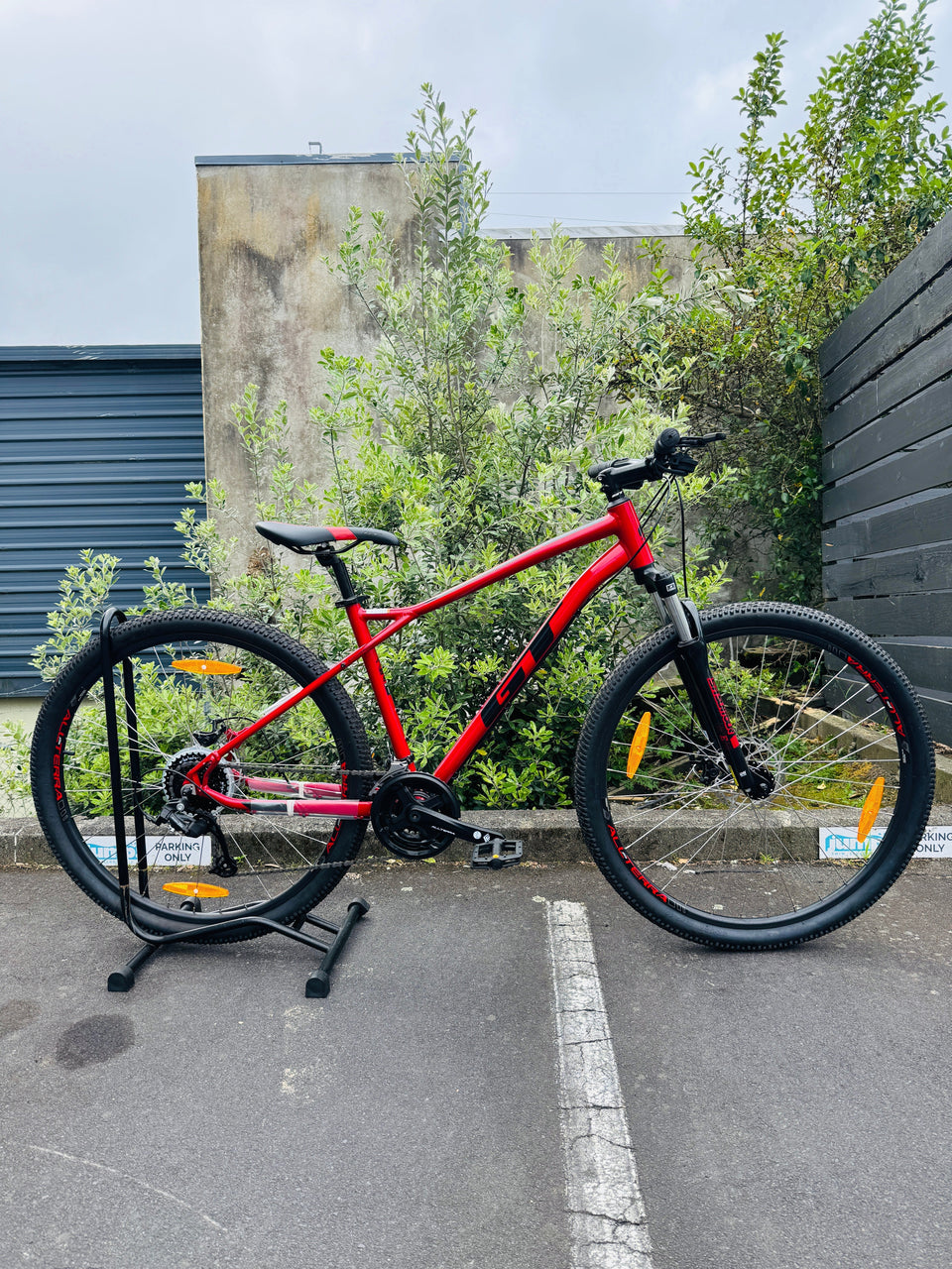 Riding the GT Avalanche Elite MTB: Real Trail Adventure Experience