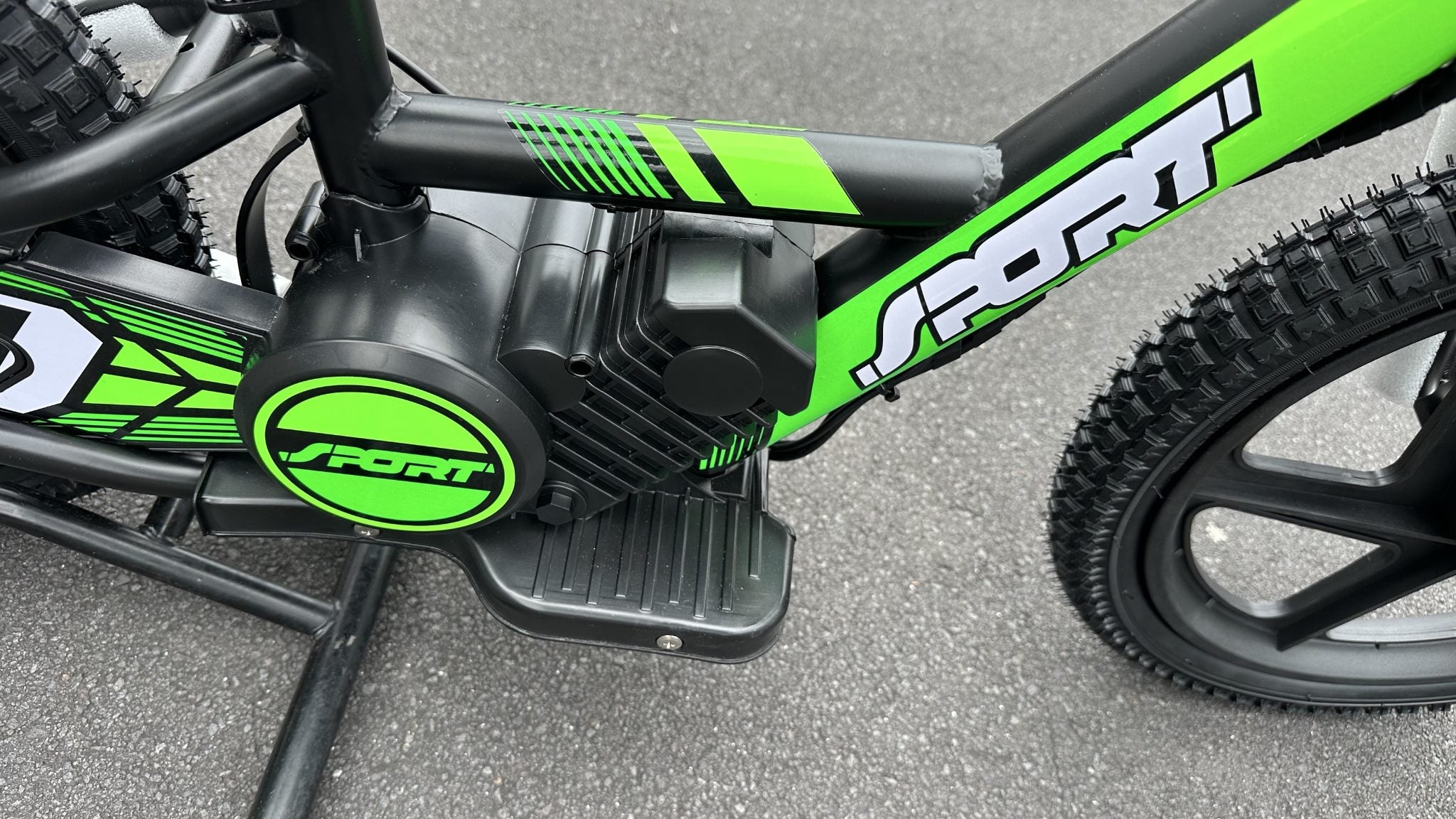 AB Bikes Kids Bikes 16 electric balance bike in green and black – foot pedal view
