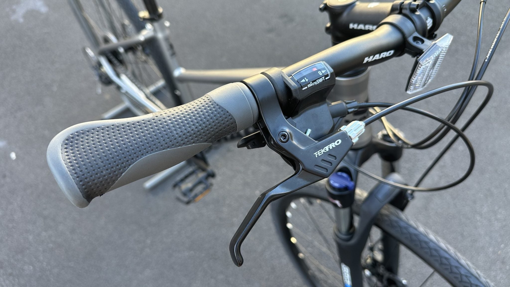 Haro Bridgeport ST 700C Hybrid Bike – Matte Light Charcoal
