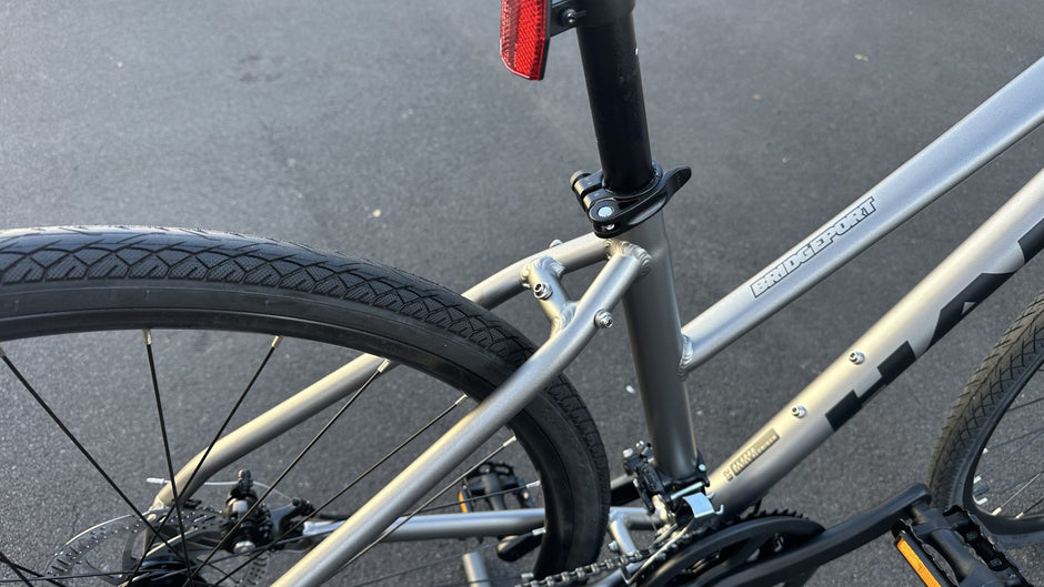 Haro Bridgeport ST 700C Hybrid Bike – Matte Light Charcoal