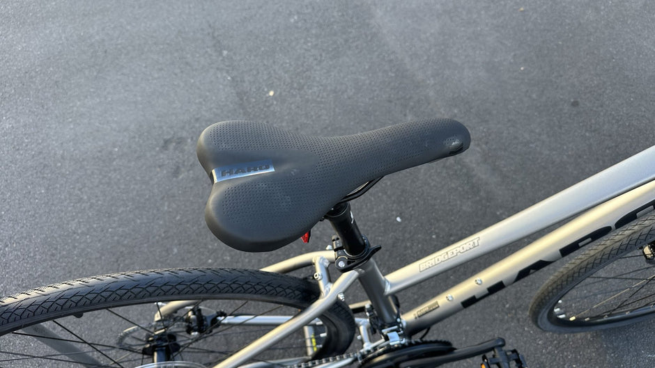 Haro Bridgeport ST 700C Hybrid Bike – Matte Light Charcoal