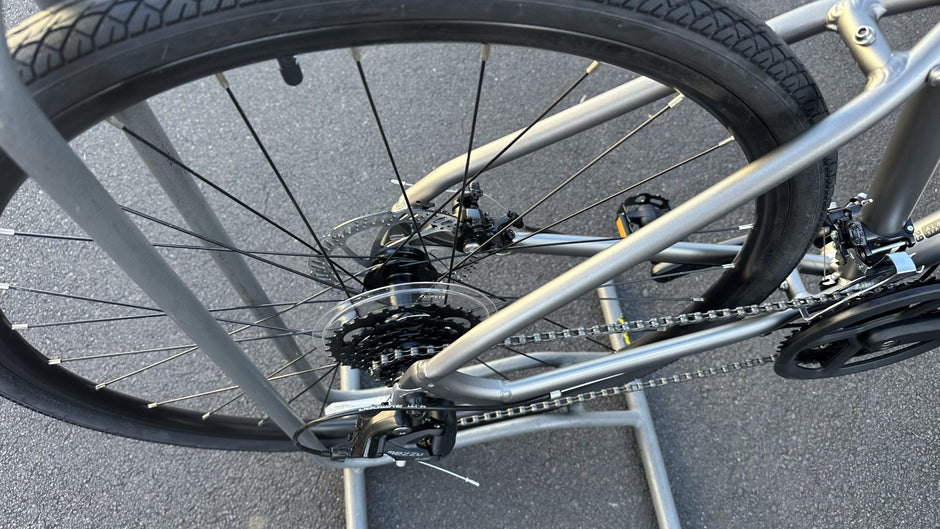 Haro Bridgeport ST 700C Hybrid Bike – Matte Light Charcoal