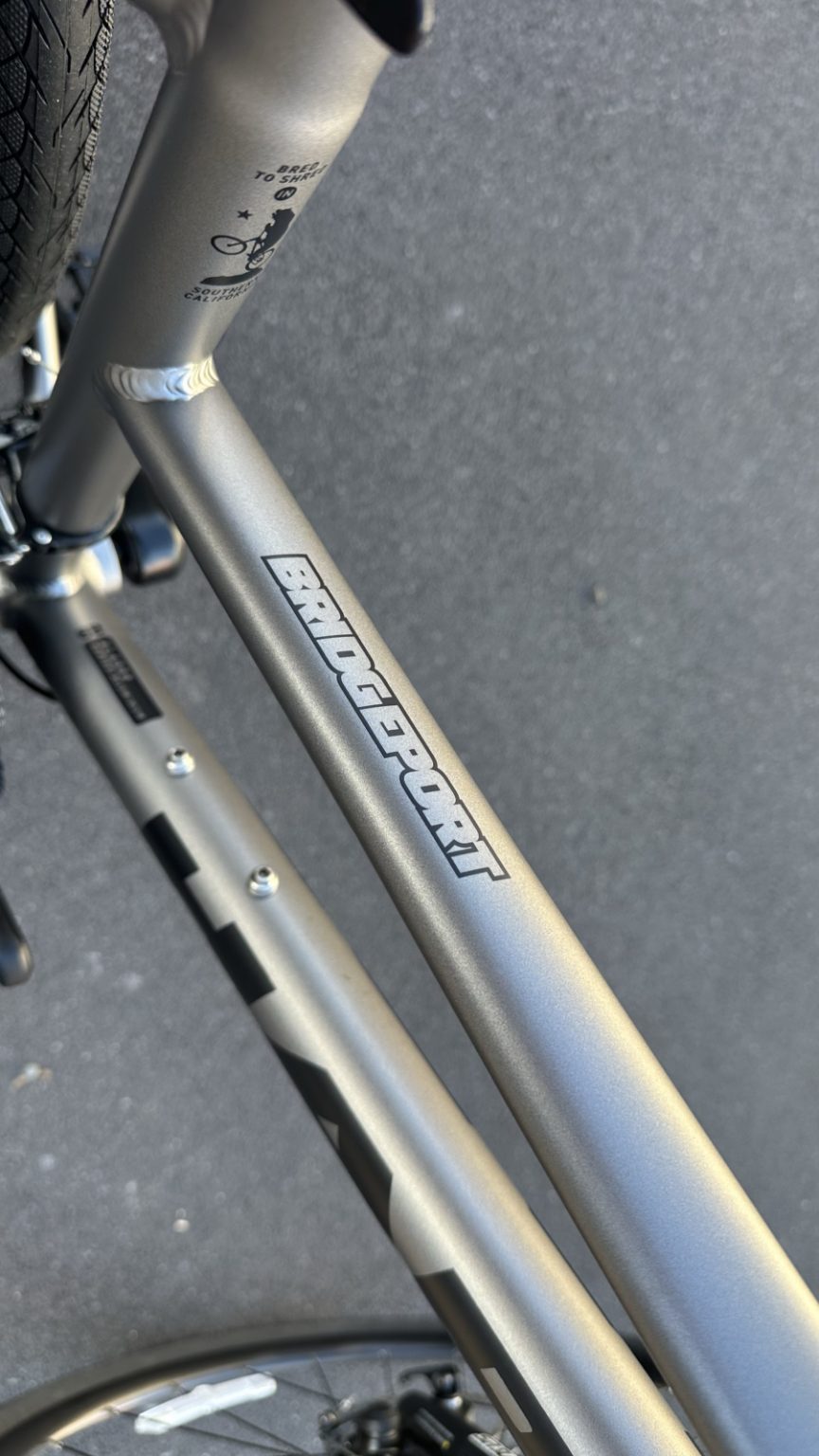 Haro Bridgeport ST 700C Hybrid Bike – Matte Light Charcoal