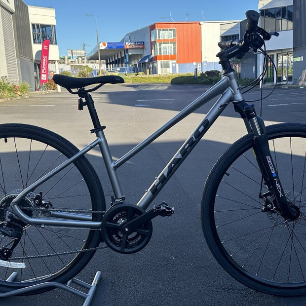 Haro Bridgeport ST 700C Hybrid Bike – Matte Light Charcoal