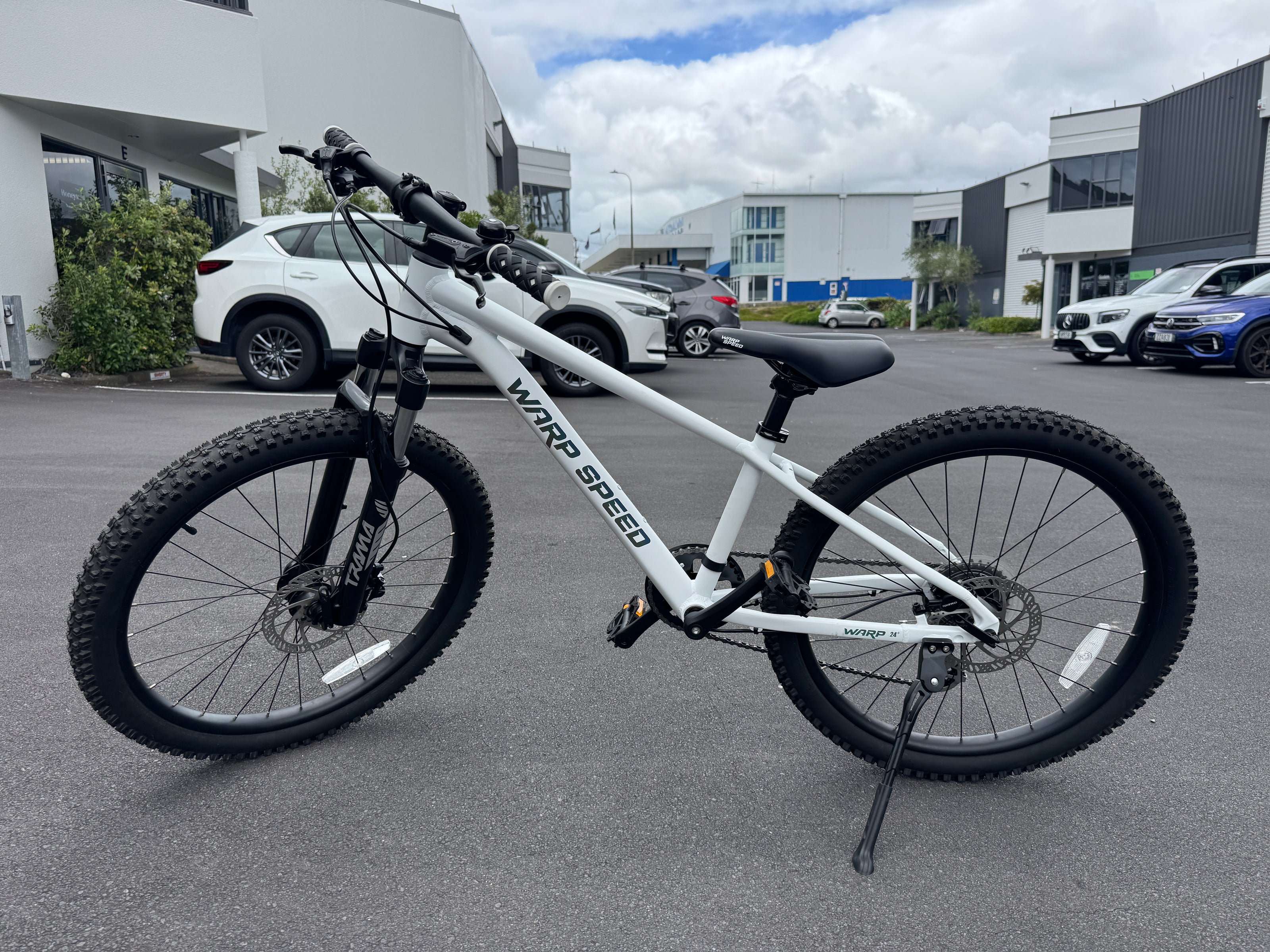 AB Bikes Kids Bikes Wrap Mountain bike in white – real shot side view