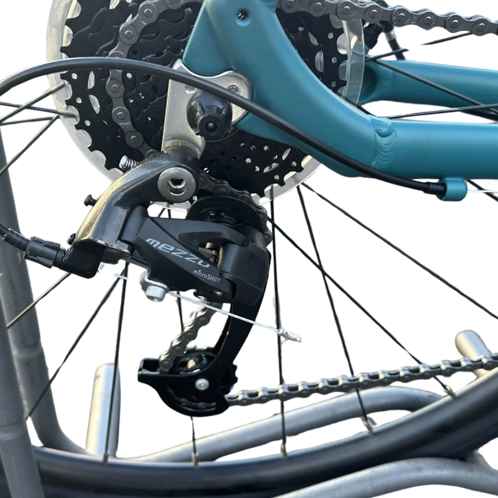 八月特惠 Haro Aeras 700C 混合动力自行车 – 哑光深水蓝
