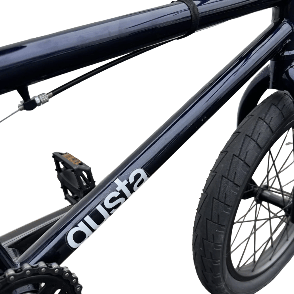 AB Bikes BMX GustaBMX in black – top tube view