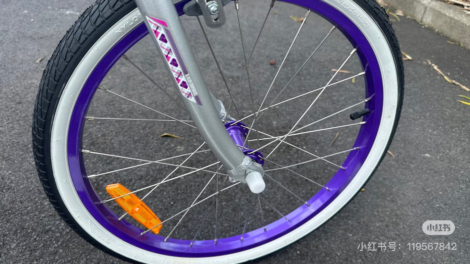 AB Bikes Kid Bike Rental Asahi in silver – front wheel view