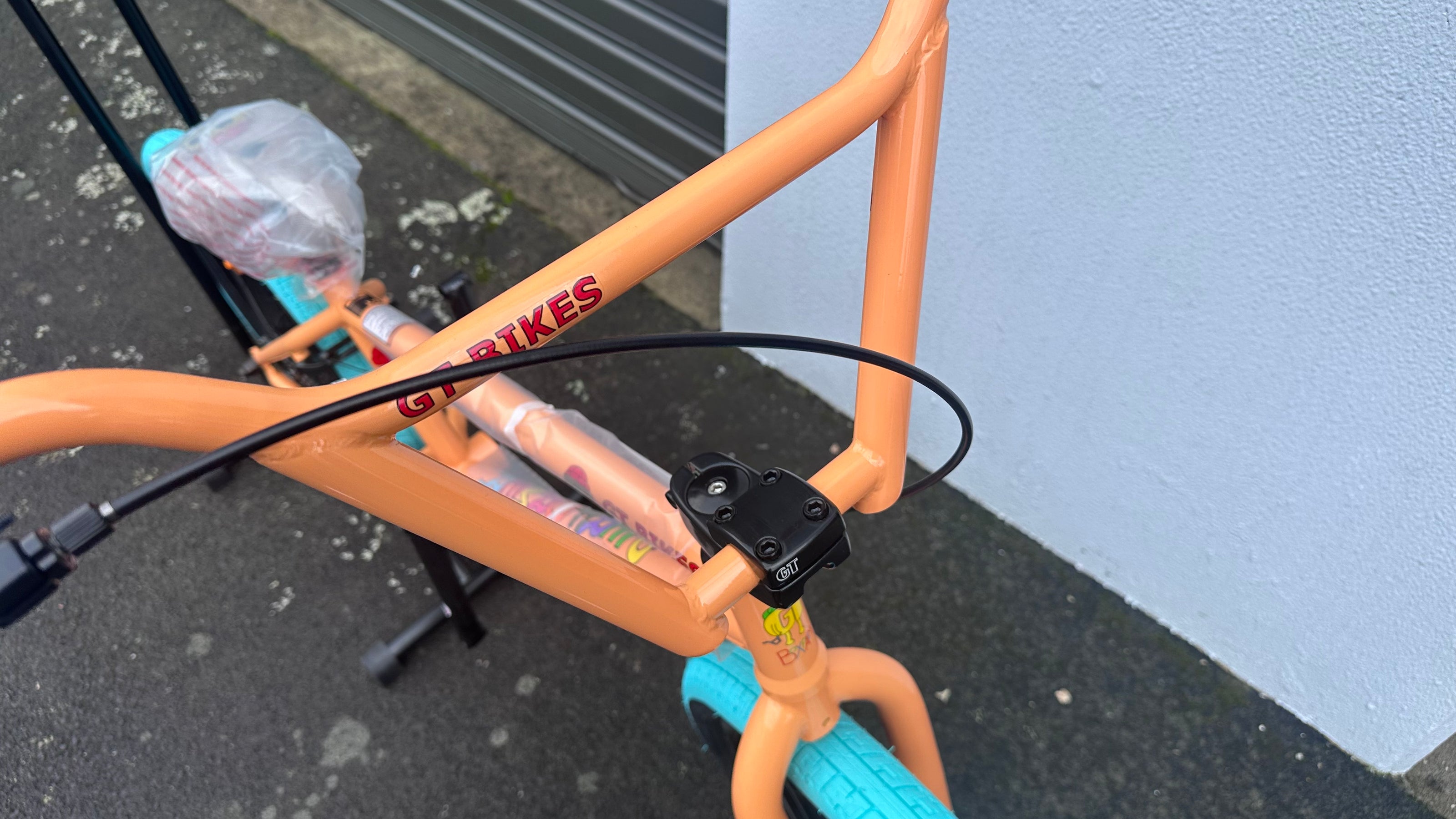 AB Bikes BMX GT Performer PCH in orange – handbar view
