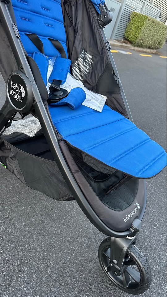 AB Bikes baby stroller baby jogger city mini GT2 in blue – front side view