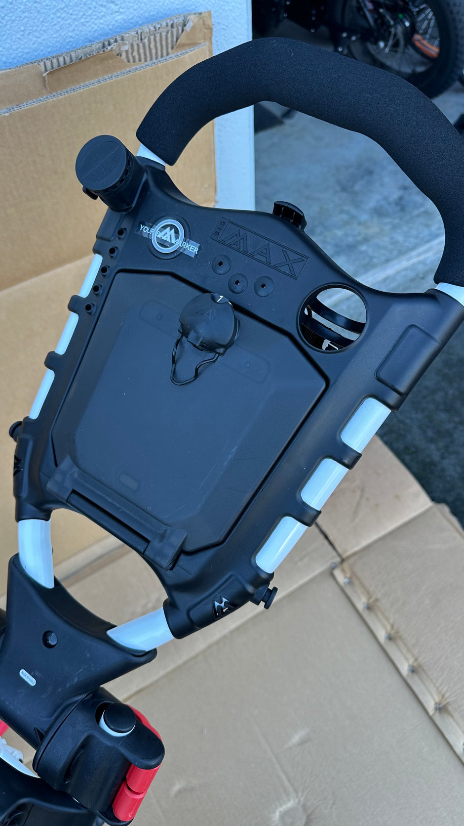 AB Bikes Golf Trundler Big Max Autofold+ in white – container view