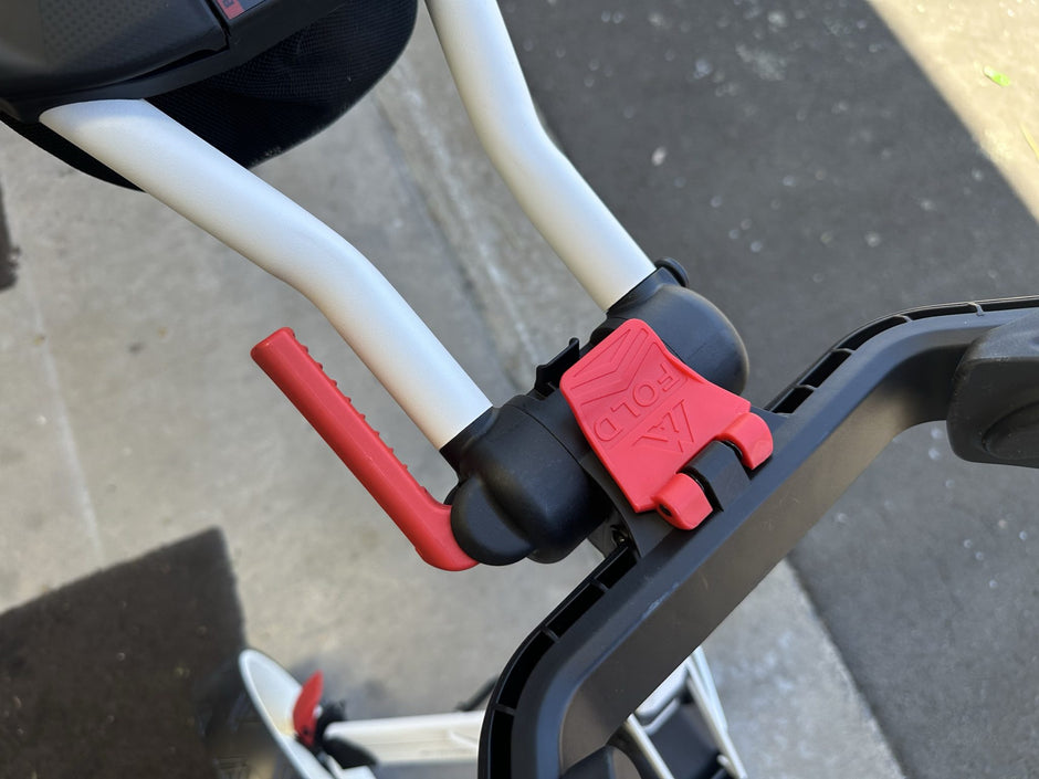 AB Bikes Golf Trundler Big Max IQ2 in white – fold button view