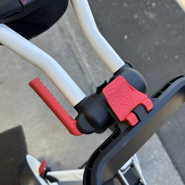 AB Bikes Golf Trundler Big Max IQ2 in white – fold button view