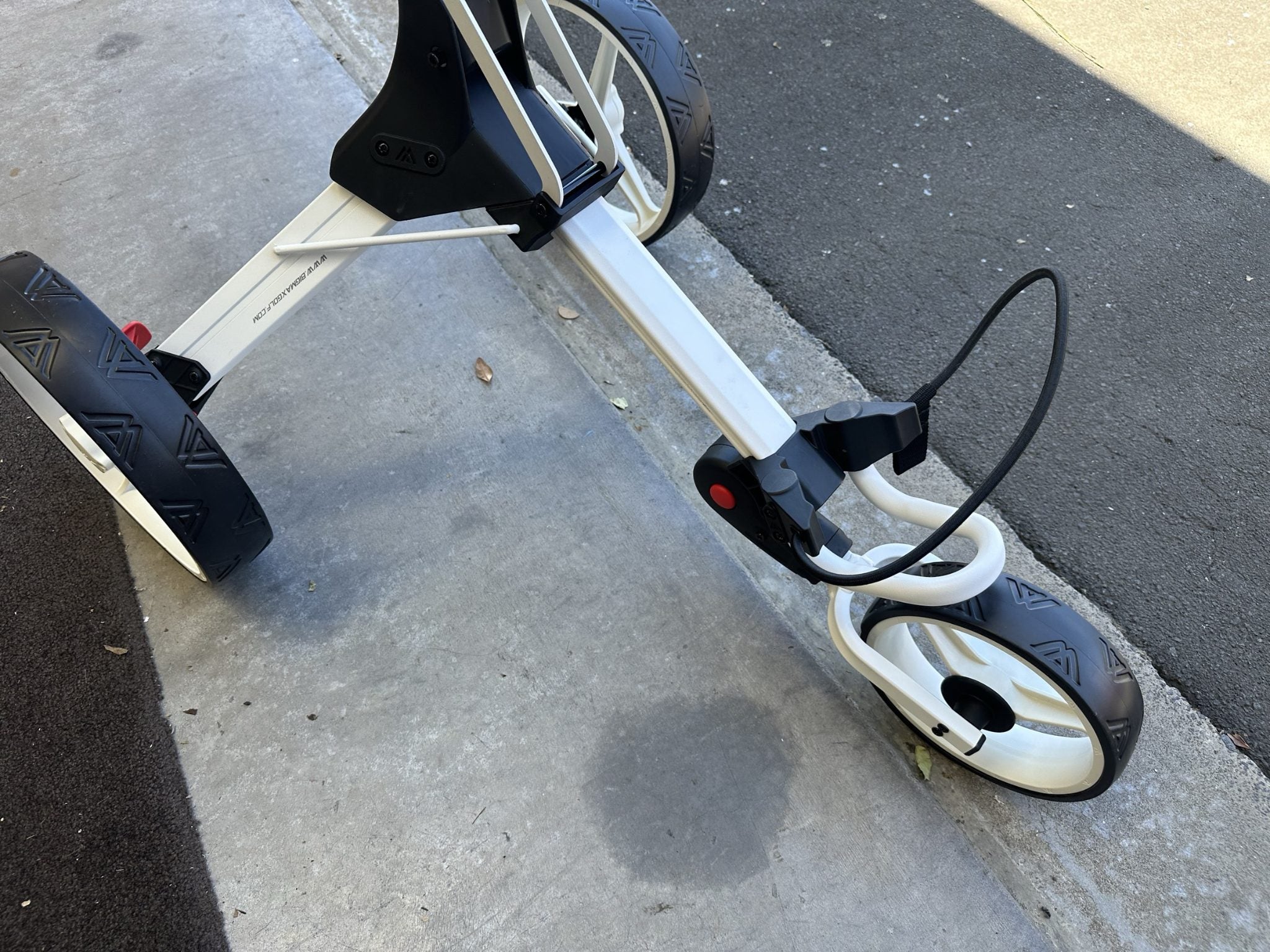 AB Bikes Golf Trundler Big Max IQ2 in white – wheel top view