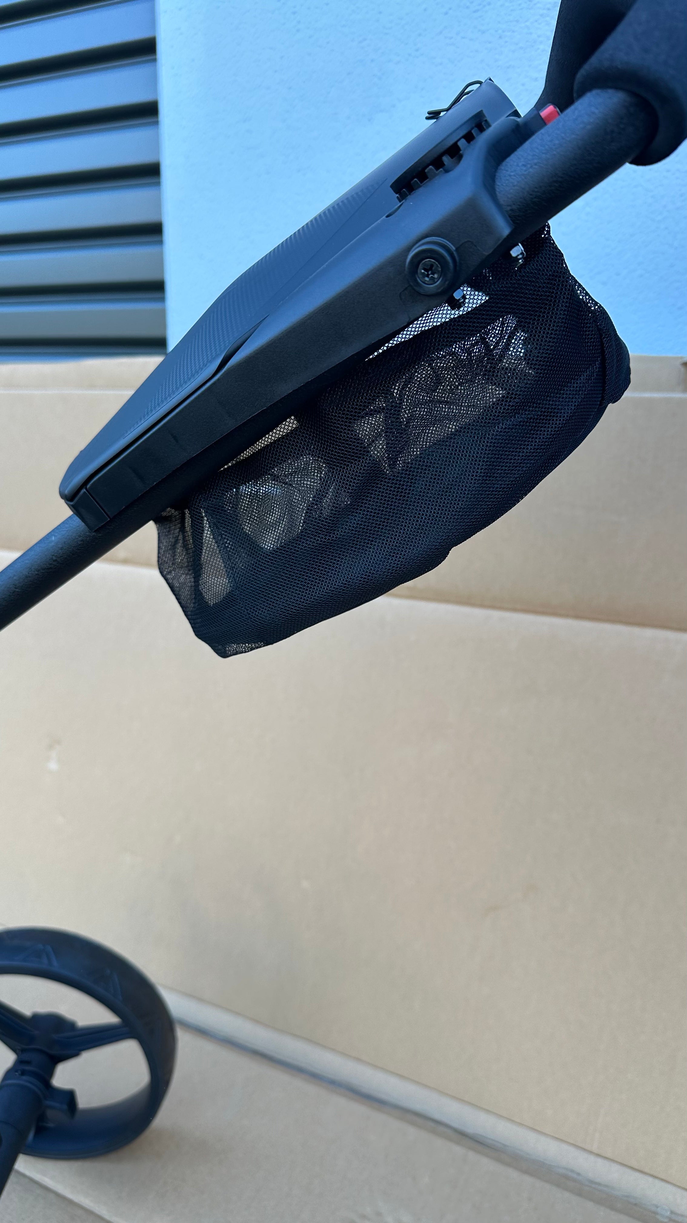 AB Bikes Golf Trundler Big Max Ti Lite in white – container side view