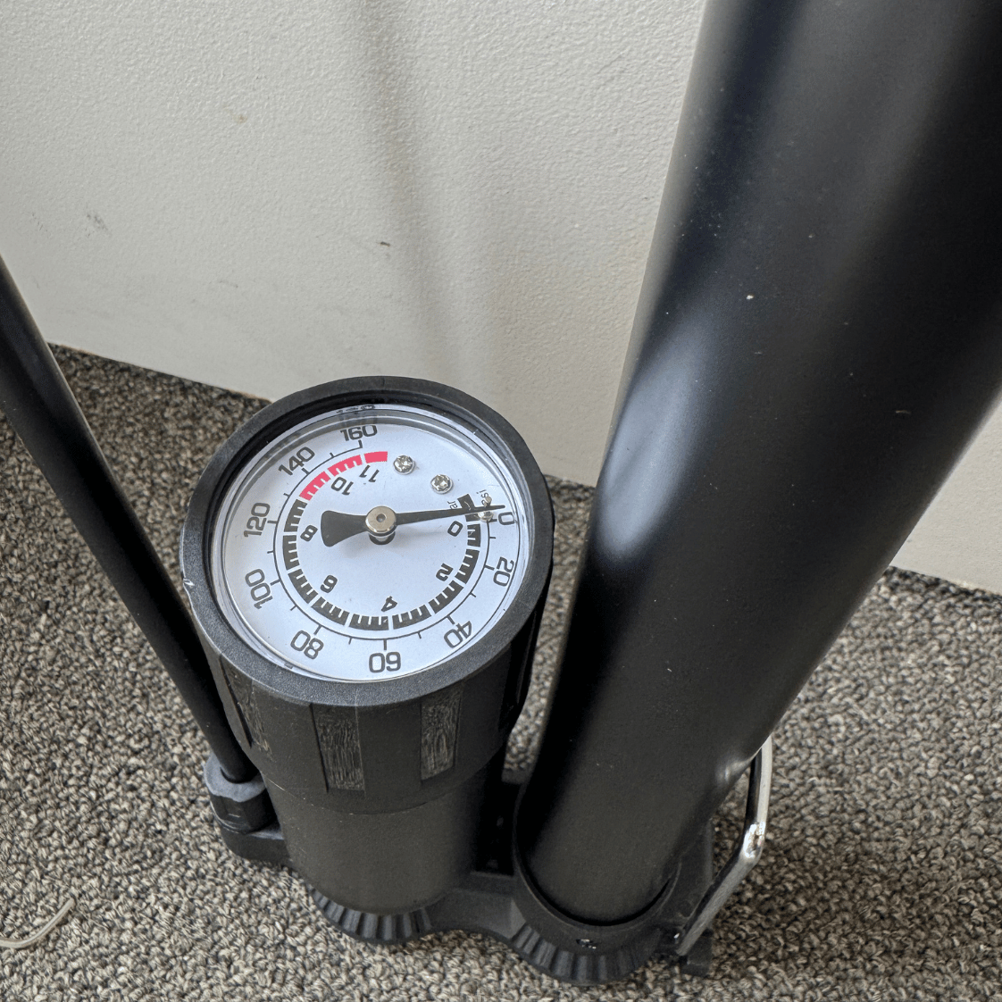 AB Bikes Accessories Bike Pump in black – Pressure Meter view