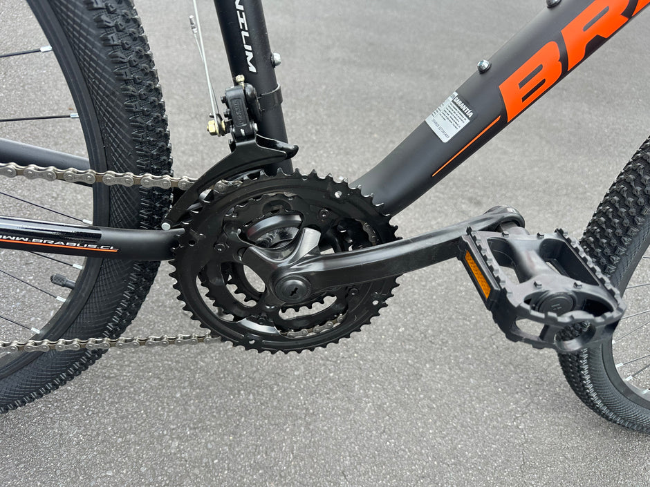 AB Bikes Mountain Bike Brabus Ironhill in black – foot pedal view