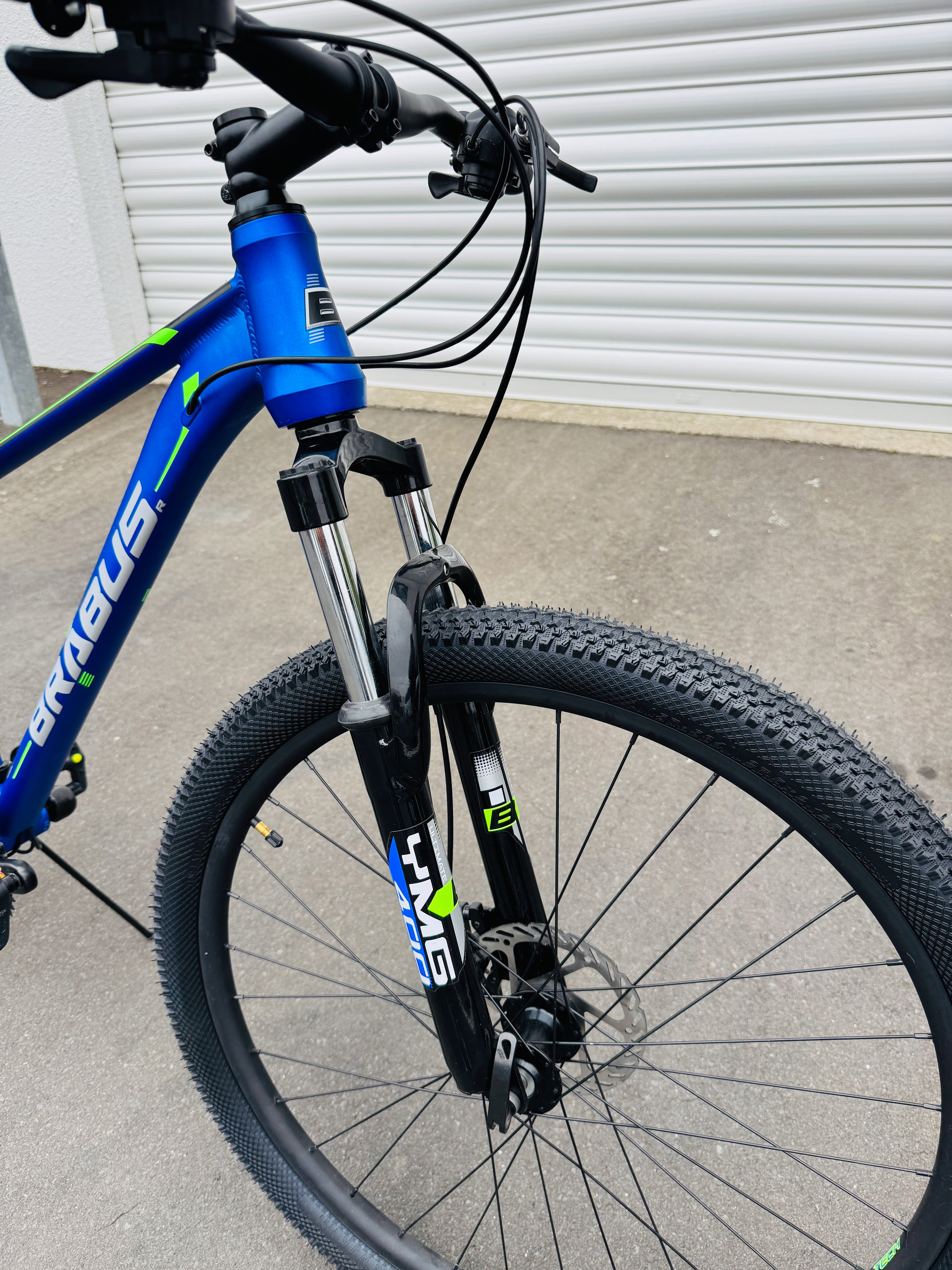 AB Bikes Mountain Bike Brabus Ventor in blue – front wheel view