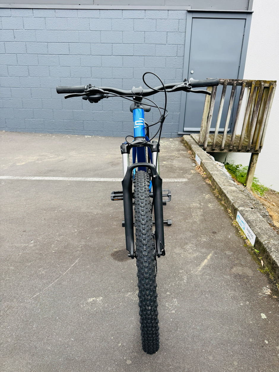 AB Bikes Mountain Bike Rental Ceres in blue – front view