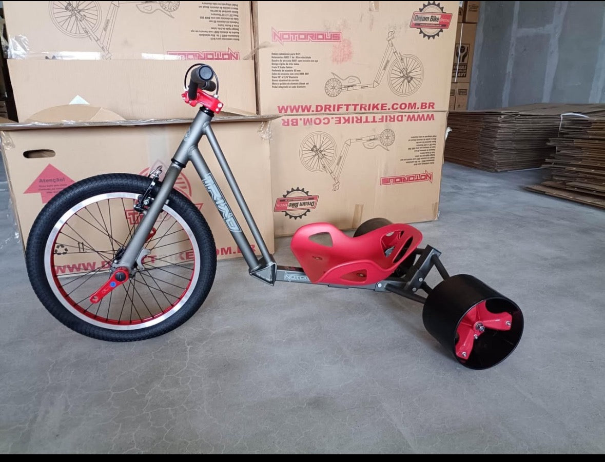 AB Bikes Drift Trike in black&red – side view