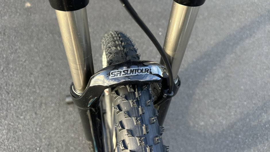 AB Bikes Mountain Bike GTM Avalanche Elite in green – suspension view