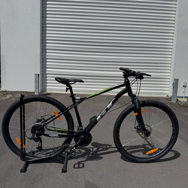 AB Bikes Mountain Bike GT Aggressor  in black – side view