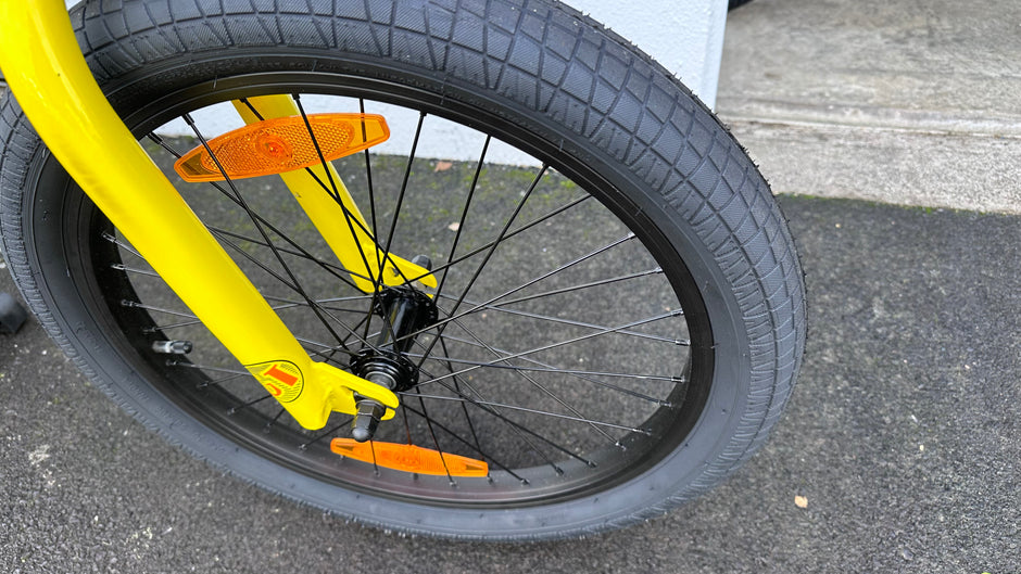 AB Bikes BMX GT Air YEL O/S in yellow – front wheel view