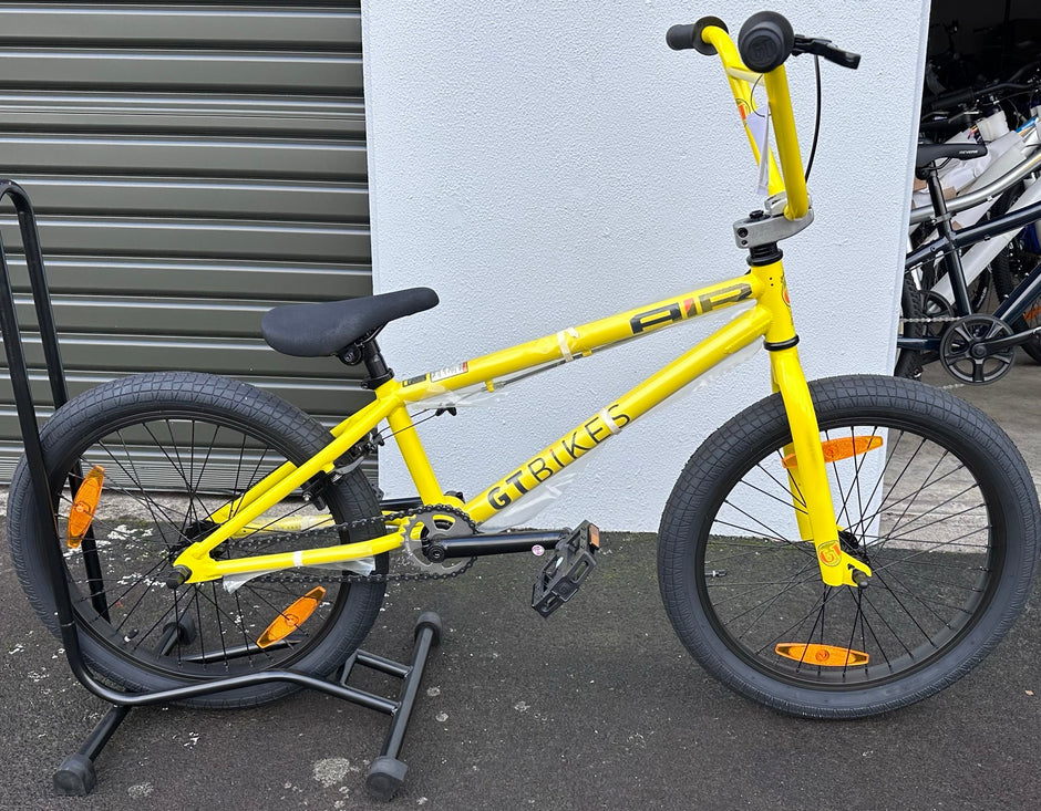AB Bikes BMX GT Air YEL O/S in yellow – side view