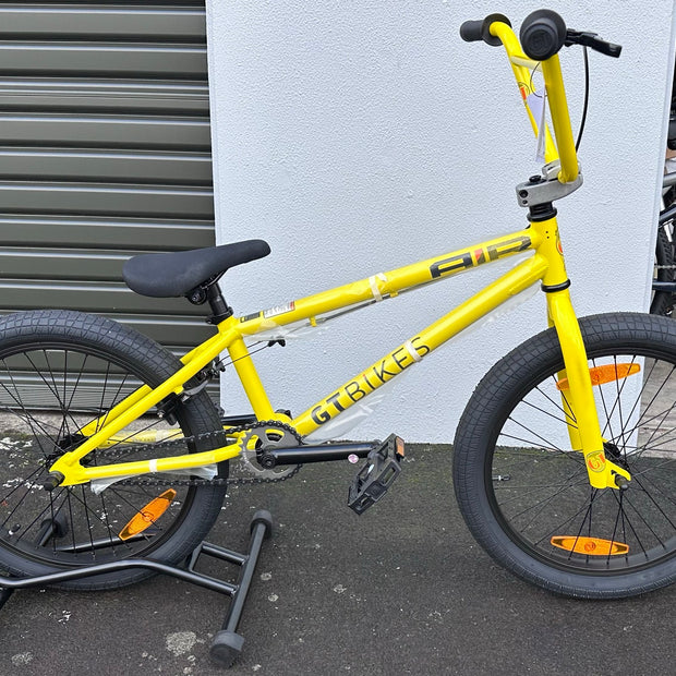 AB Bikes BMX GT Air YEL O/S in yellow – side view