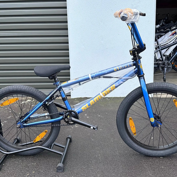 AB Bikes BMX GT Slammer in blue – side view