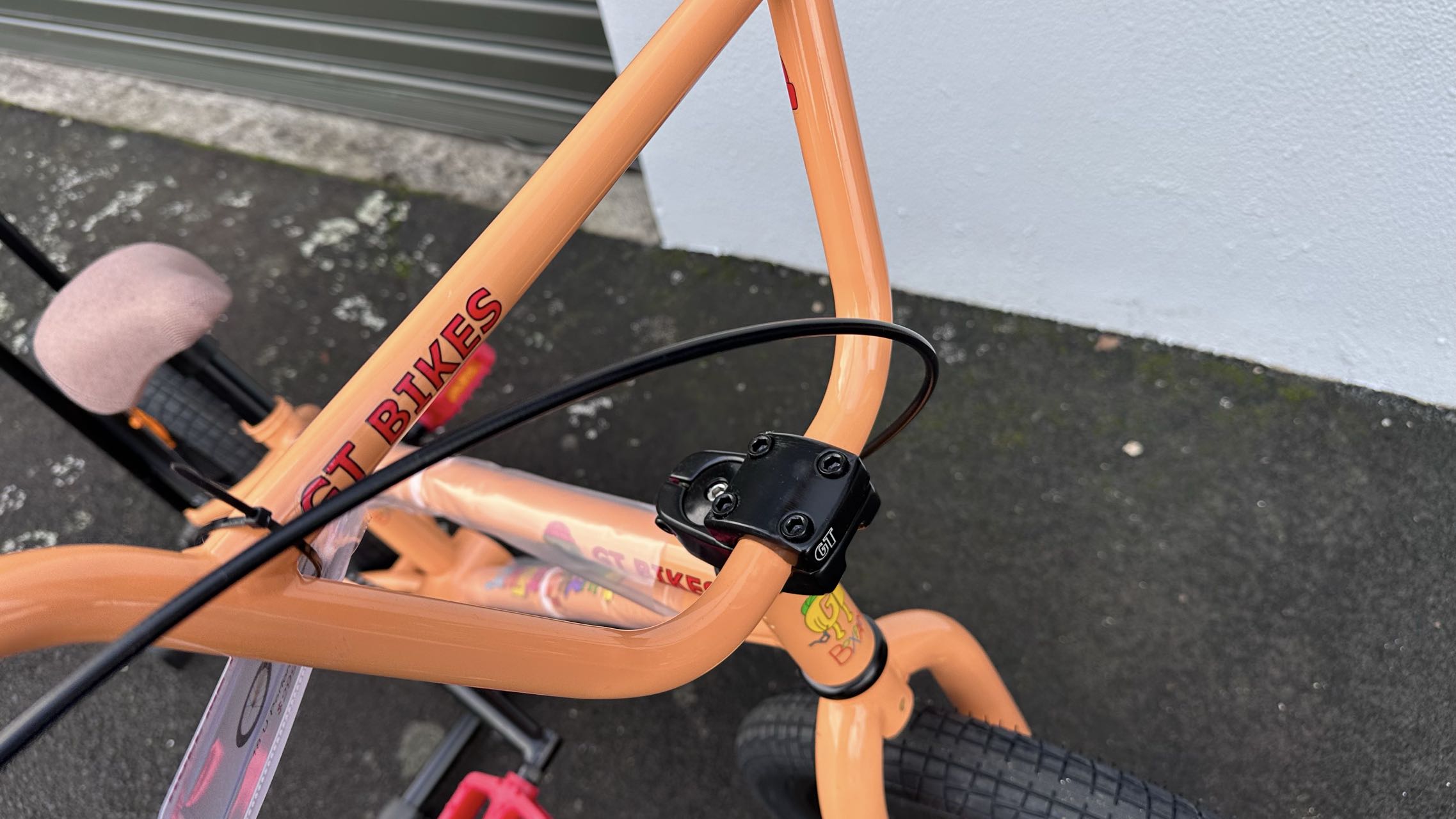 AB Bikes BMX GT Performer PCH Youth in orange – handbar view