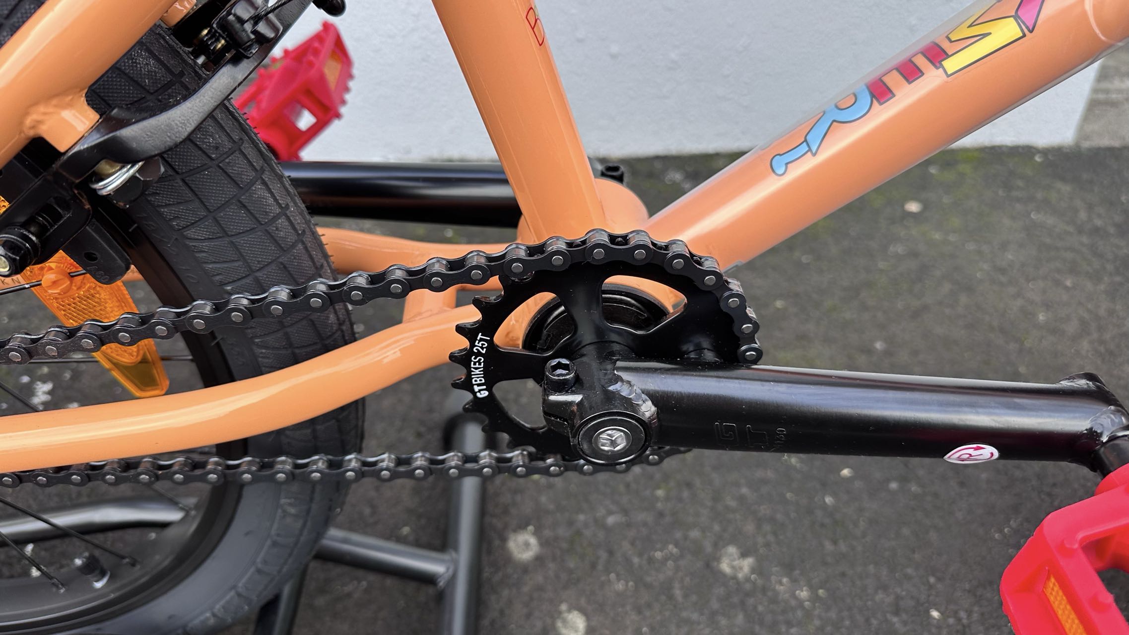 AB Bikes BMX GT Performer PCH Youth in orange – chain view