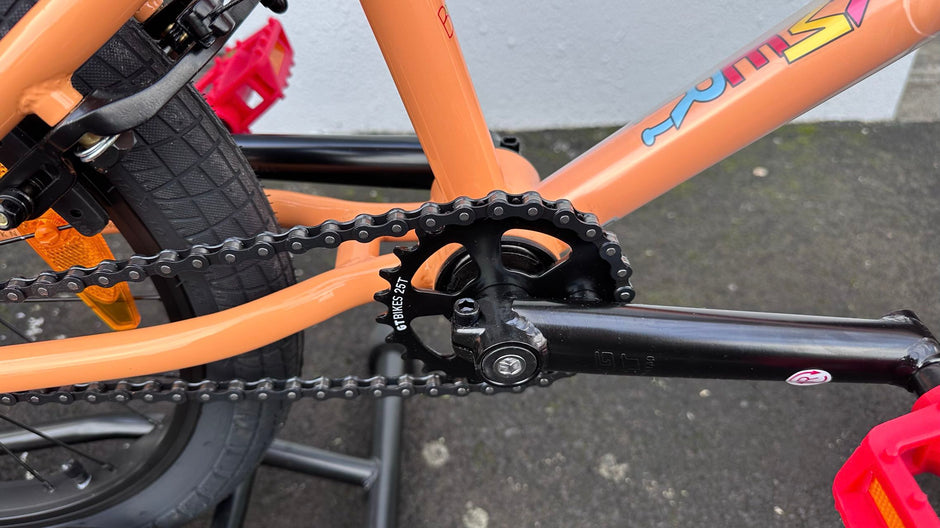 AB Bikes BMX GT Performer PCH Youth in orange – chain view