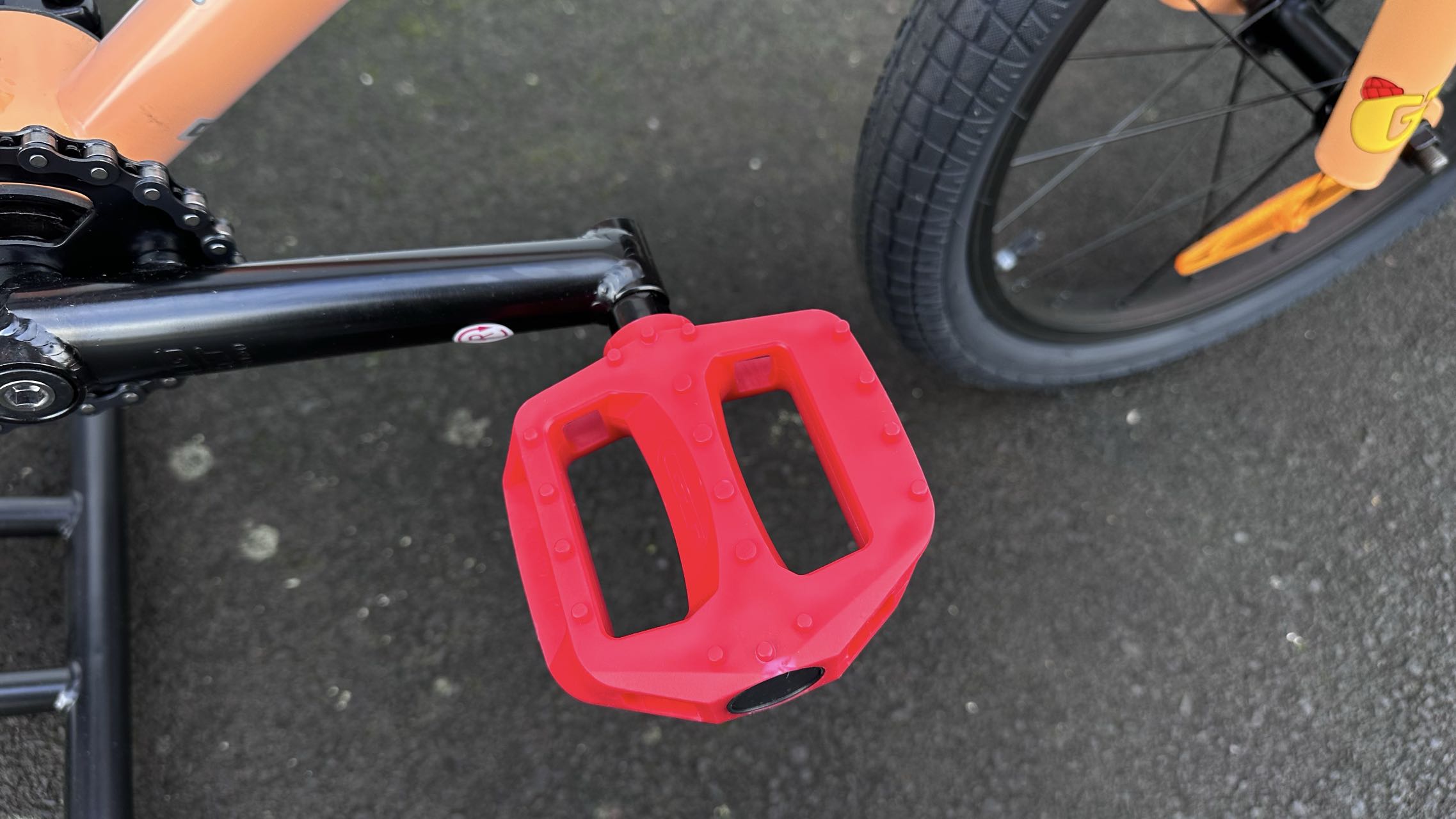AB Bikes BMX GT Performer PCH Youth in orange – foot pedal view
