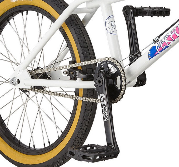 AB Bikes BMX GT Pro Performer Heritage WHT in white – chain and foot pedal view
