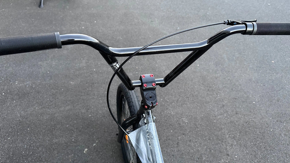 AB Bikes BMX GT Team Kachinsky in black – handbar view