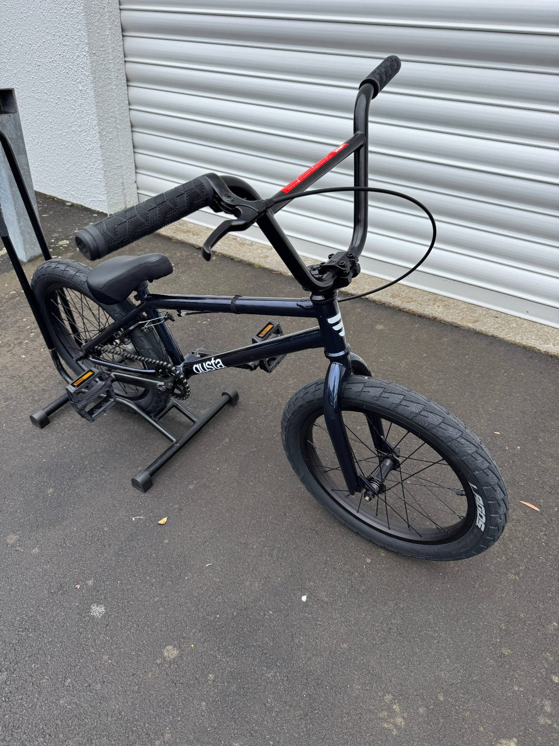 AB Bikes BMX GustaBMX in black – top side view