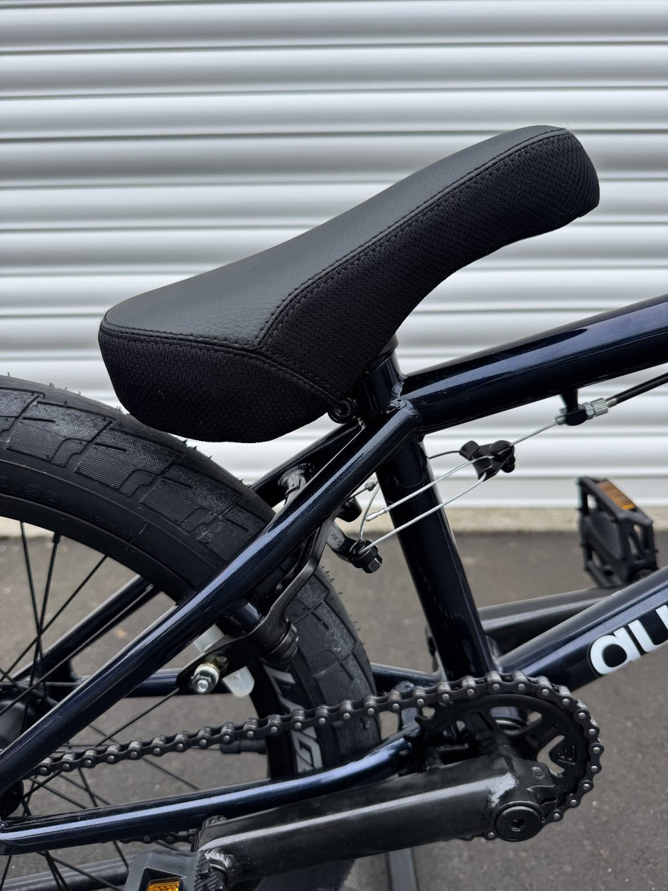 AB Bikes BMX GustaBMX in black – seat tube view
