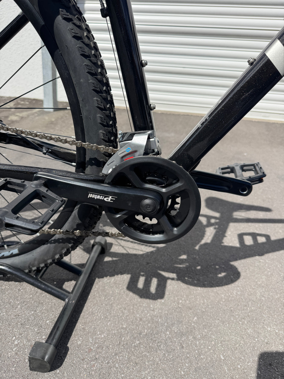 AB Bikes Mountain Bikes Kapoli Wild in black – chain and foot pedal view
