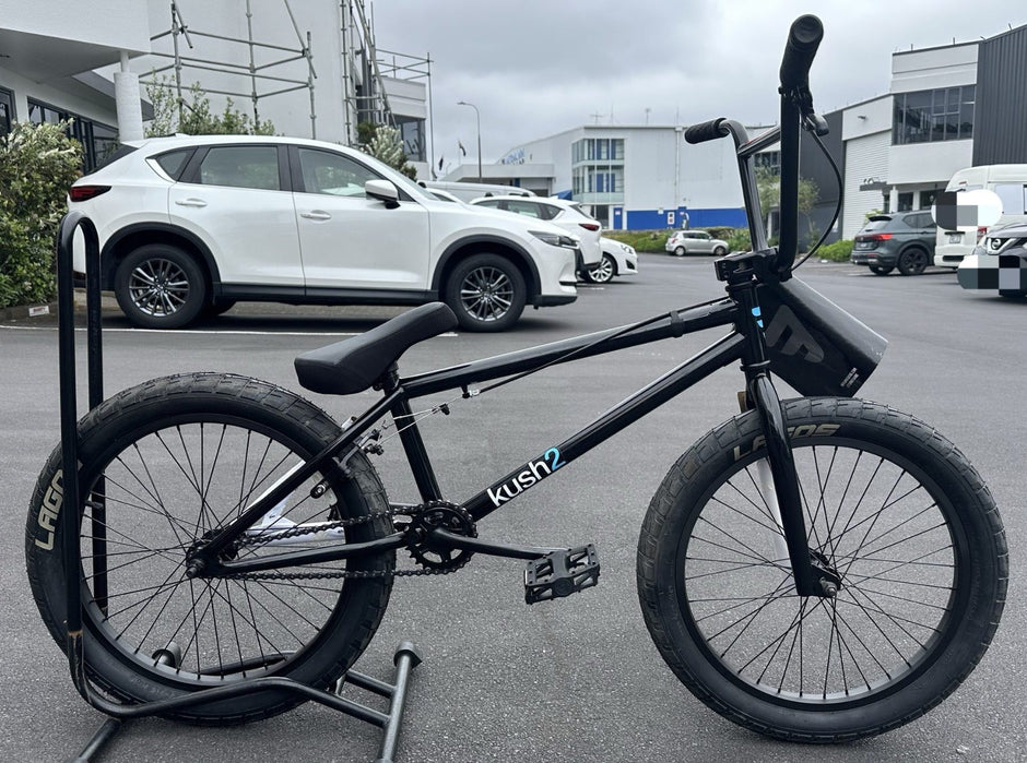 AB Bikes BMX Mafia Kush BMX in black – side view