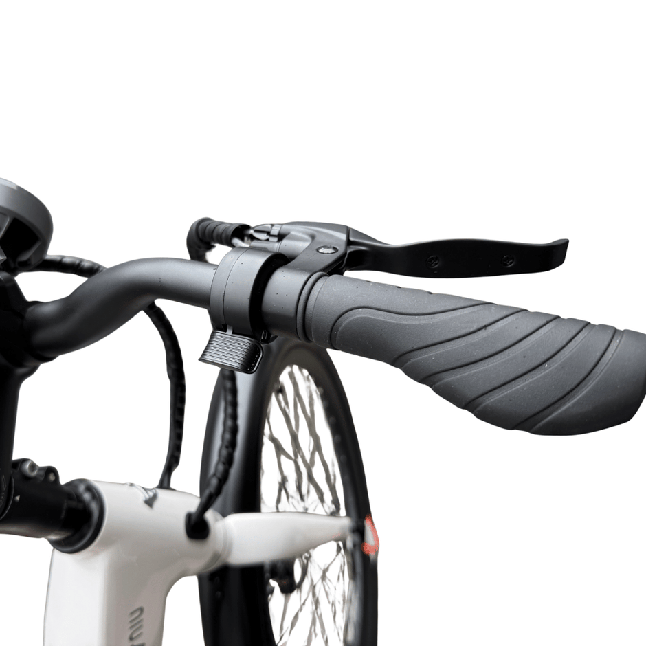 AB Bikes E-Bike NIU BQI-C3 sport in white – throttle view