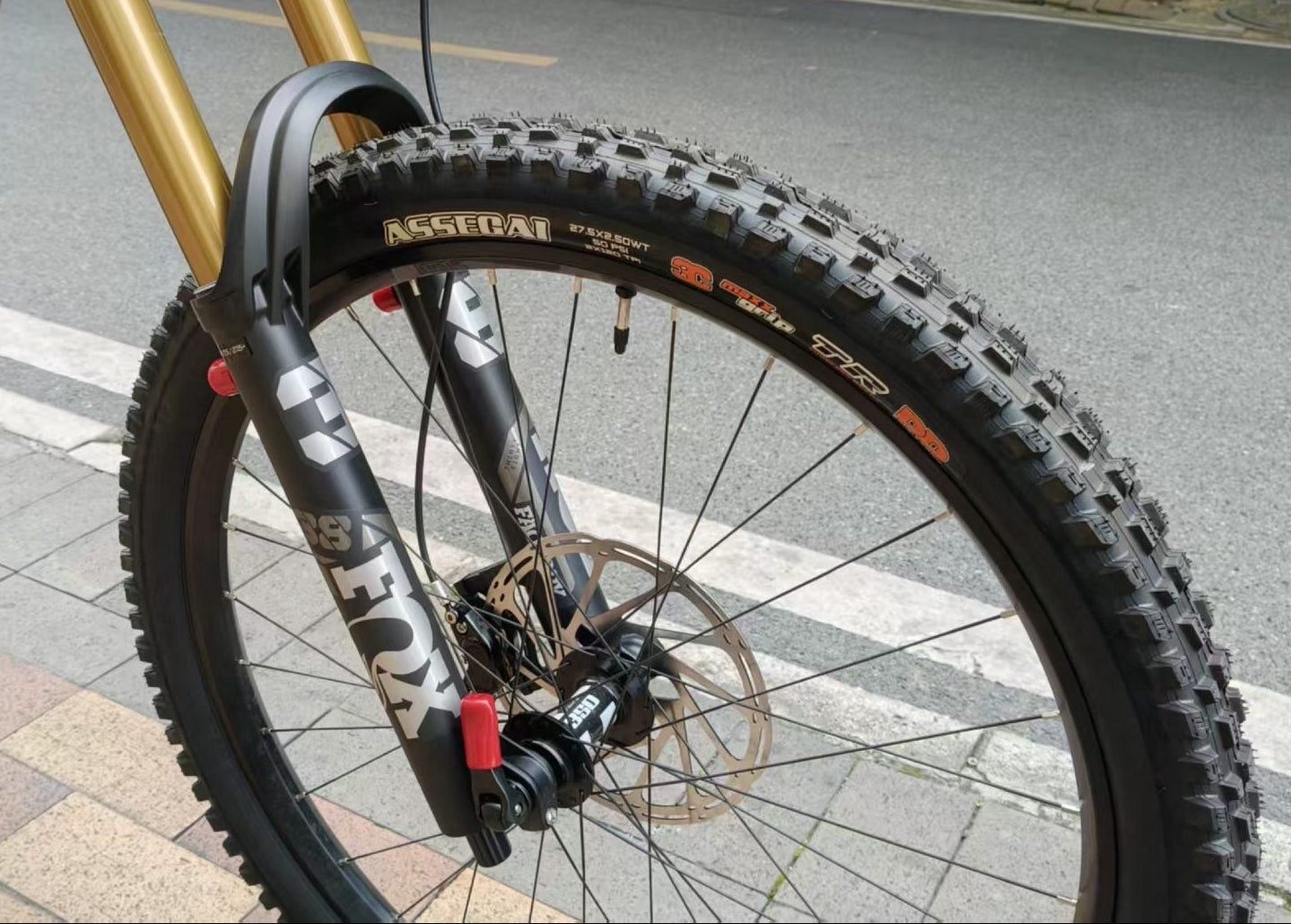 AB Bikes Mountain Bikes Norco Shore A1 in silver – front wheel view