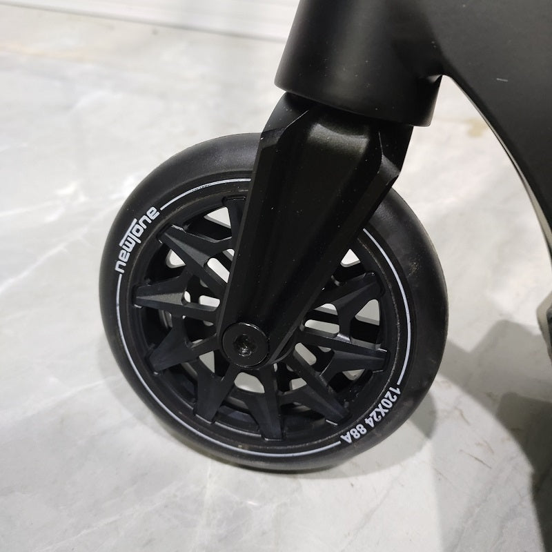AB Bikes Scooter New One in black – front wheel view