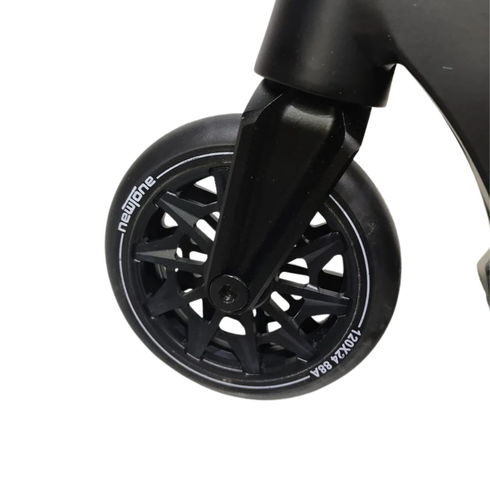 AB Bikes Scooter New One in black – front wheel view