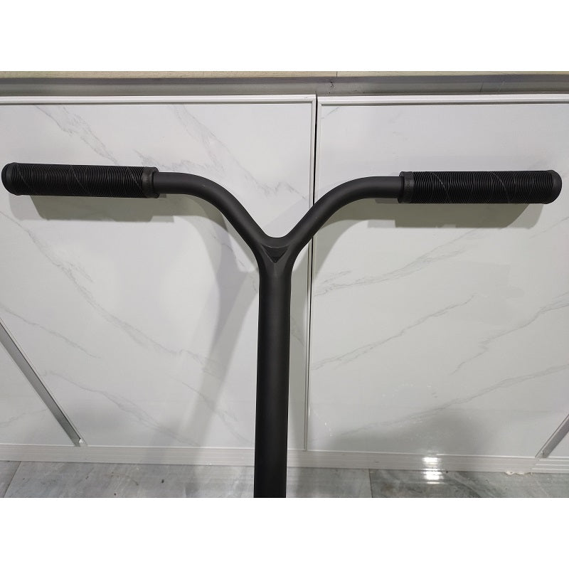 AB Bikes Scooter New One in black – handbar view