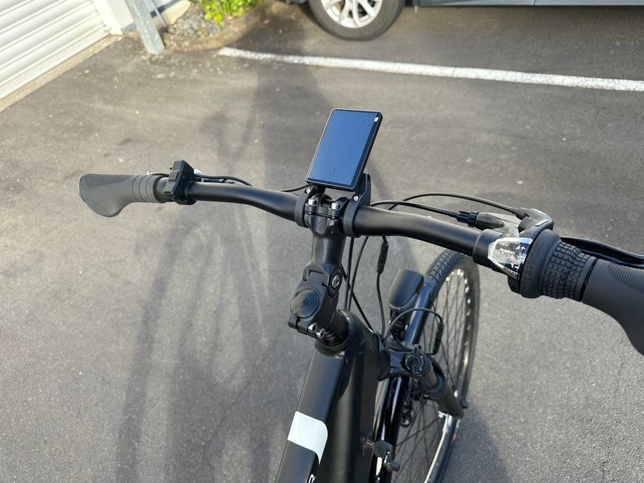 AB Bikes Electric Assist Bike Rover X/Y in black – screen view