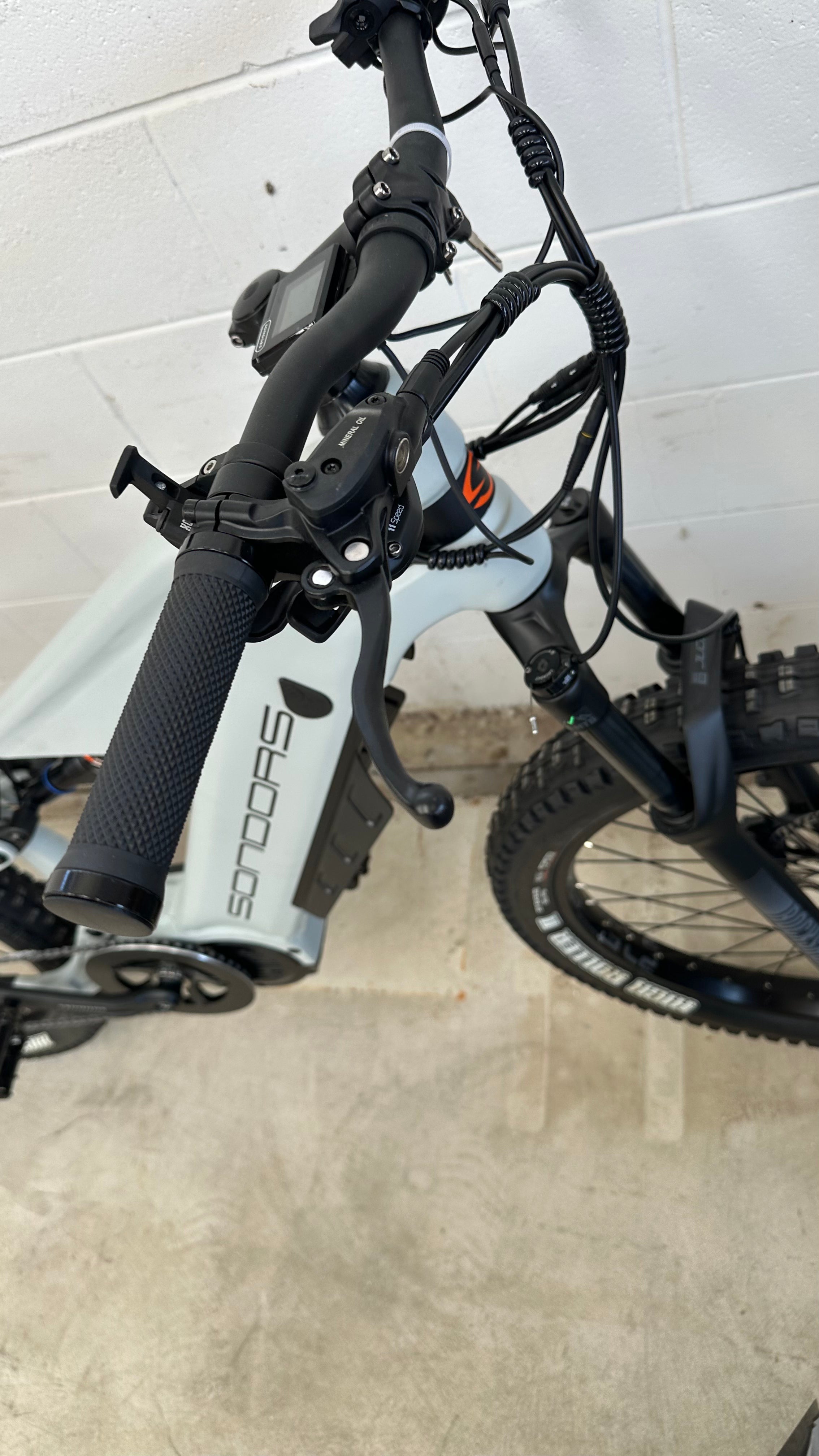 AB Bikes Electric Mountain Bike SONDORS Rockstar in gray – top side view