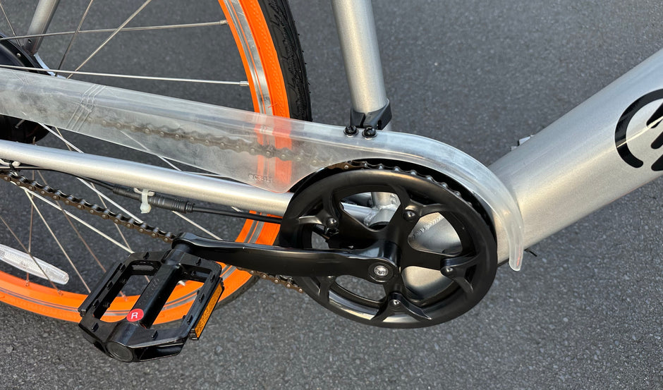 AB Bikes Electric Assist Bike SWFT VOLT in silver – chain and foot pedal view