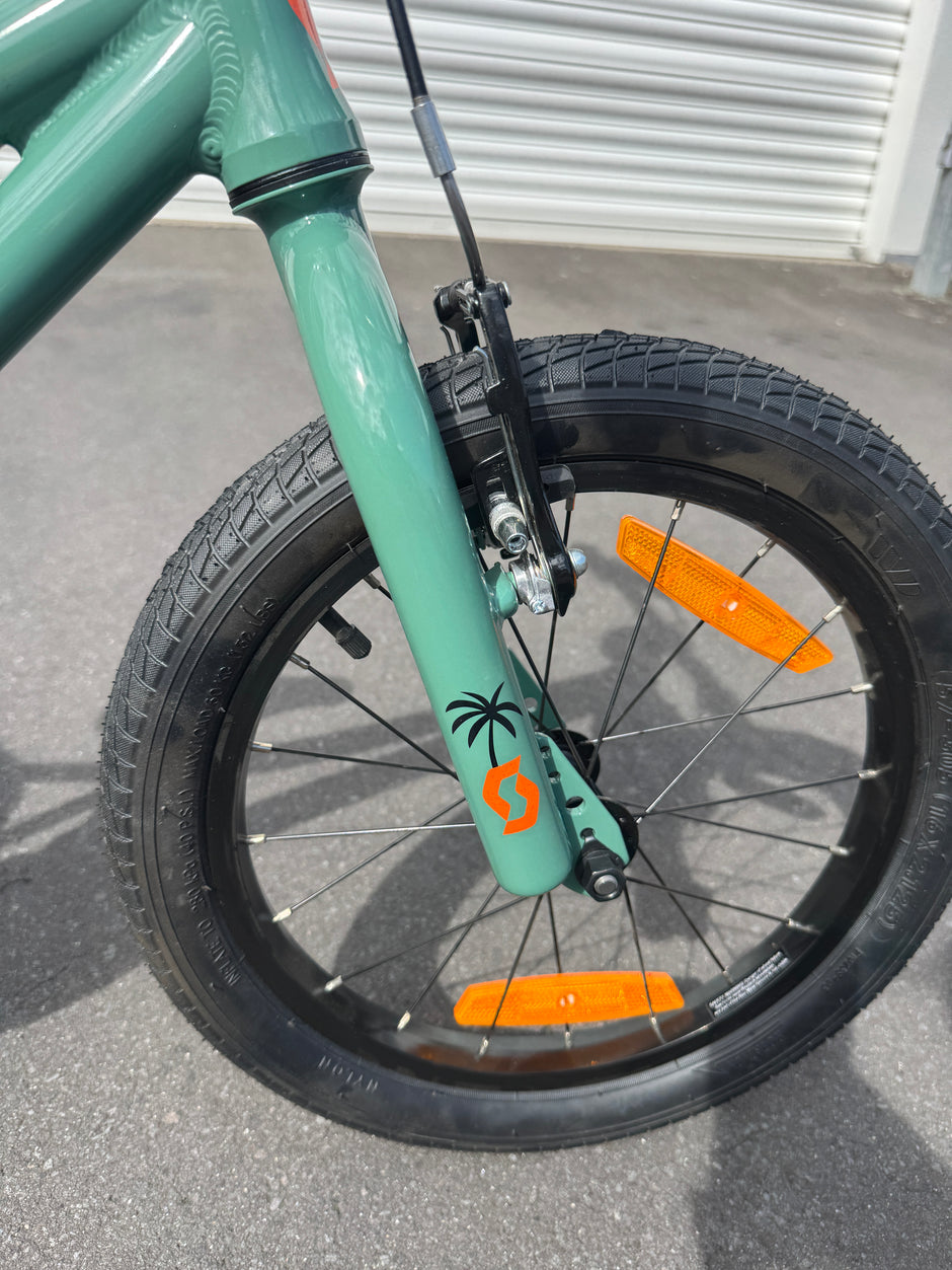 AB Bikes Kid Bike Scott Roxter 16 in green – front wheel view