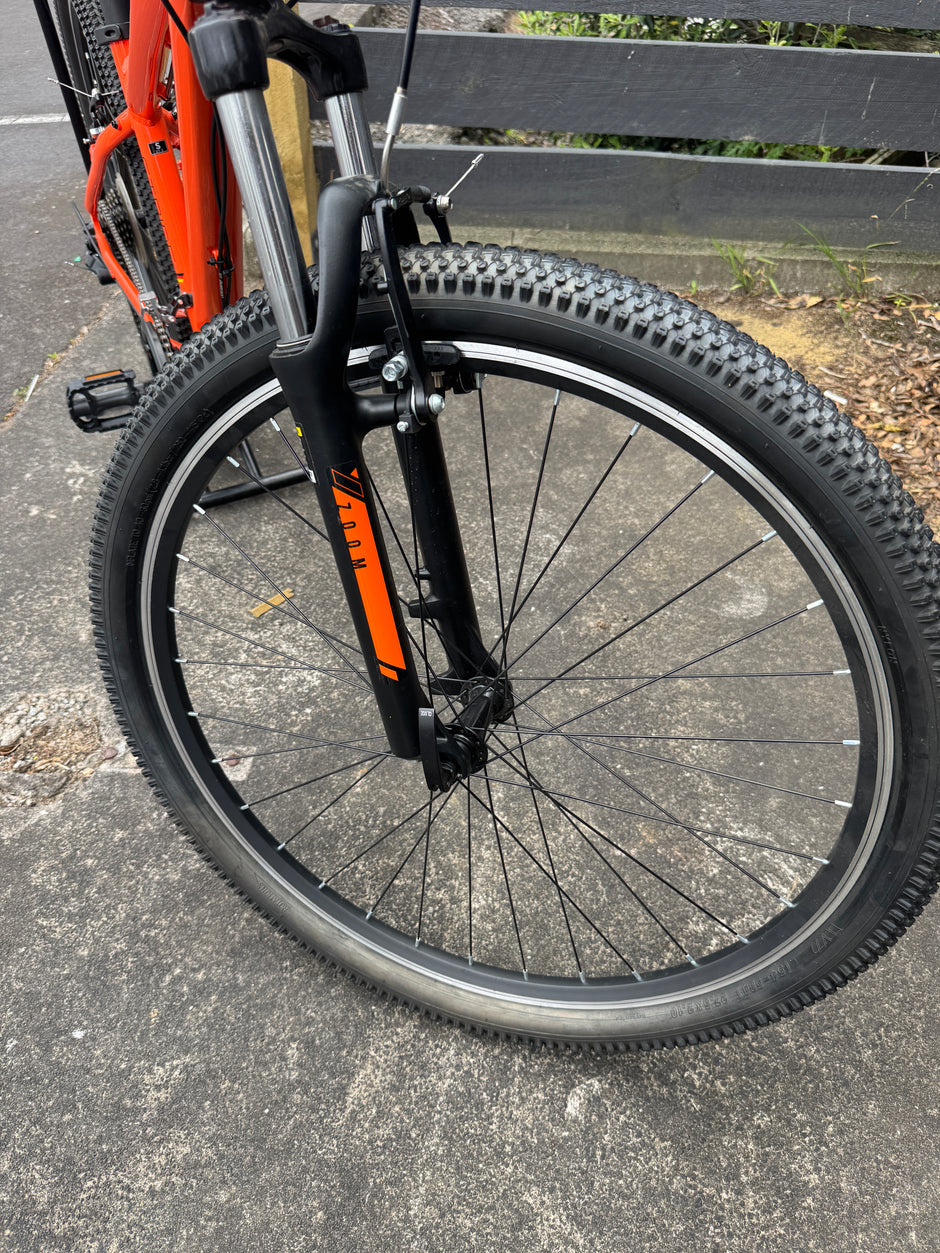 AB Bikes Mountain Bike Silverback Stride in orange – front wheel view